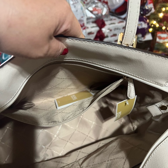 Michael Kors Beige Signature Tote Bag - Picture 5 of 9
